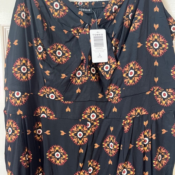 NWT Torrid size 3 Stylish Patterned Jumpsuit - Picture 3 of 9